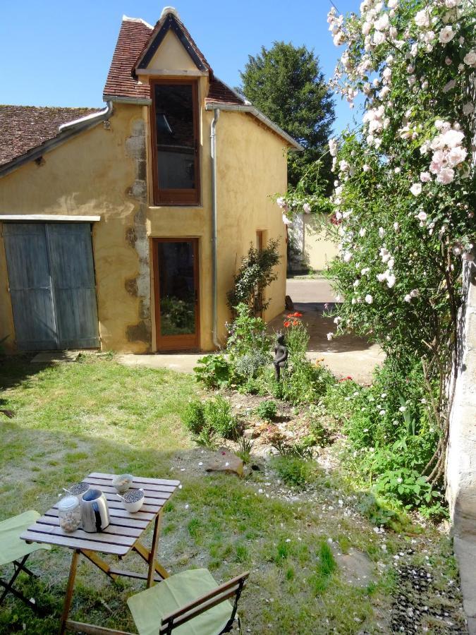 L'Escalier Des Reves Bed and Breakfast Saint-Sauveur-en-Puisaye Buitenkant foto