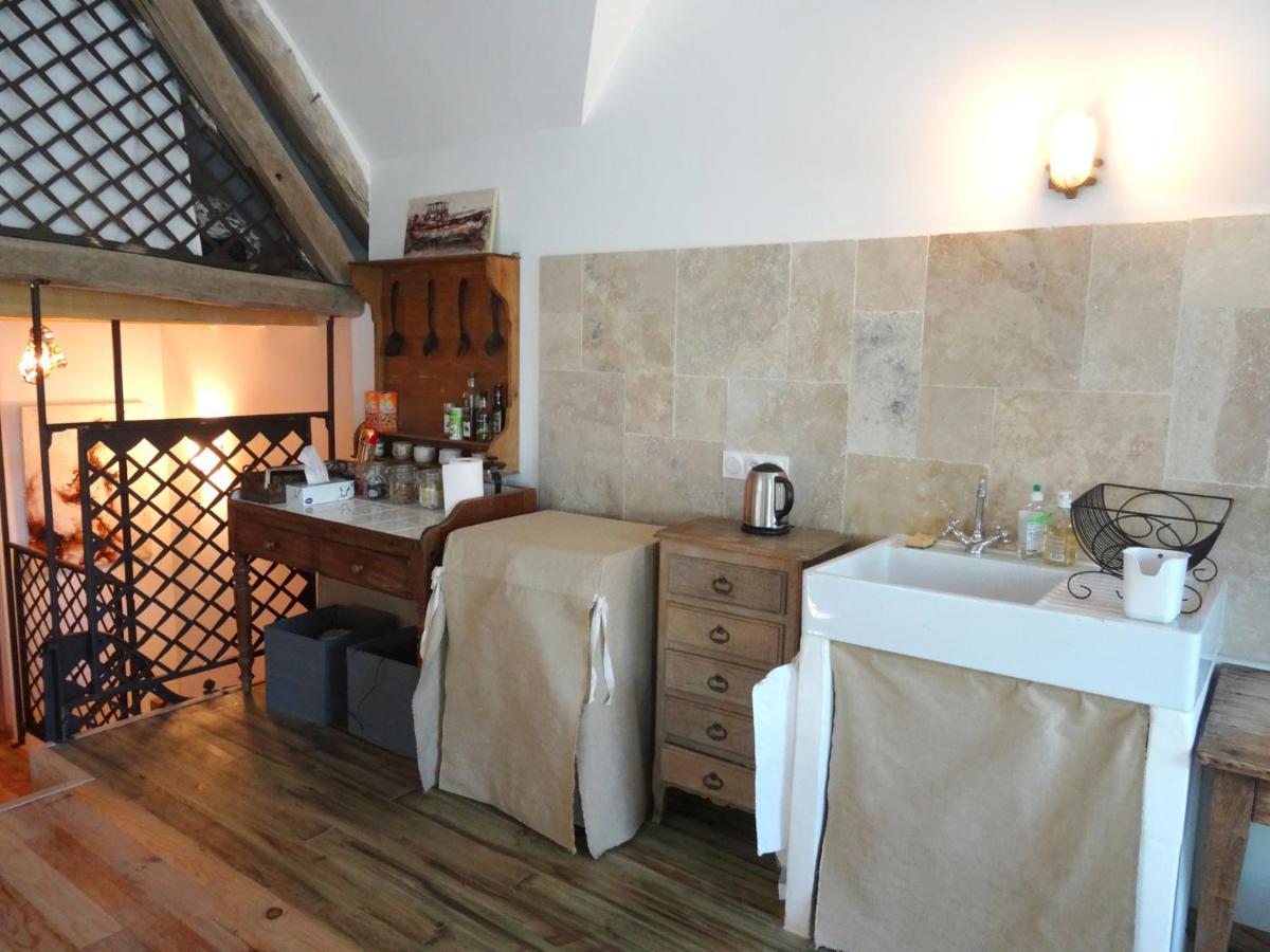 L'Escalier Des Reves Bed and Breakfast Saint-Sauveur-en-Puisaye Buitenkant foto